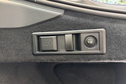 sininen BMW i4 2025 kuva 16.