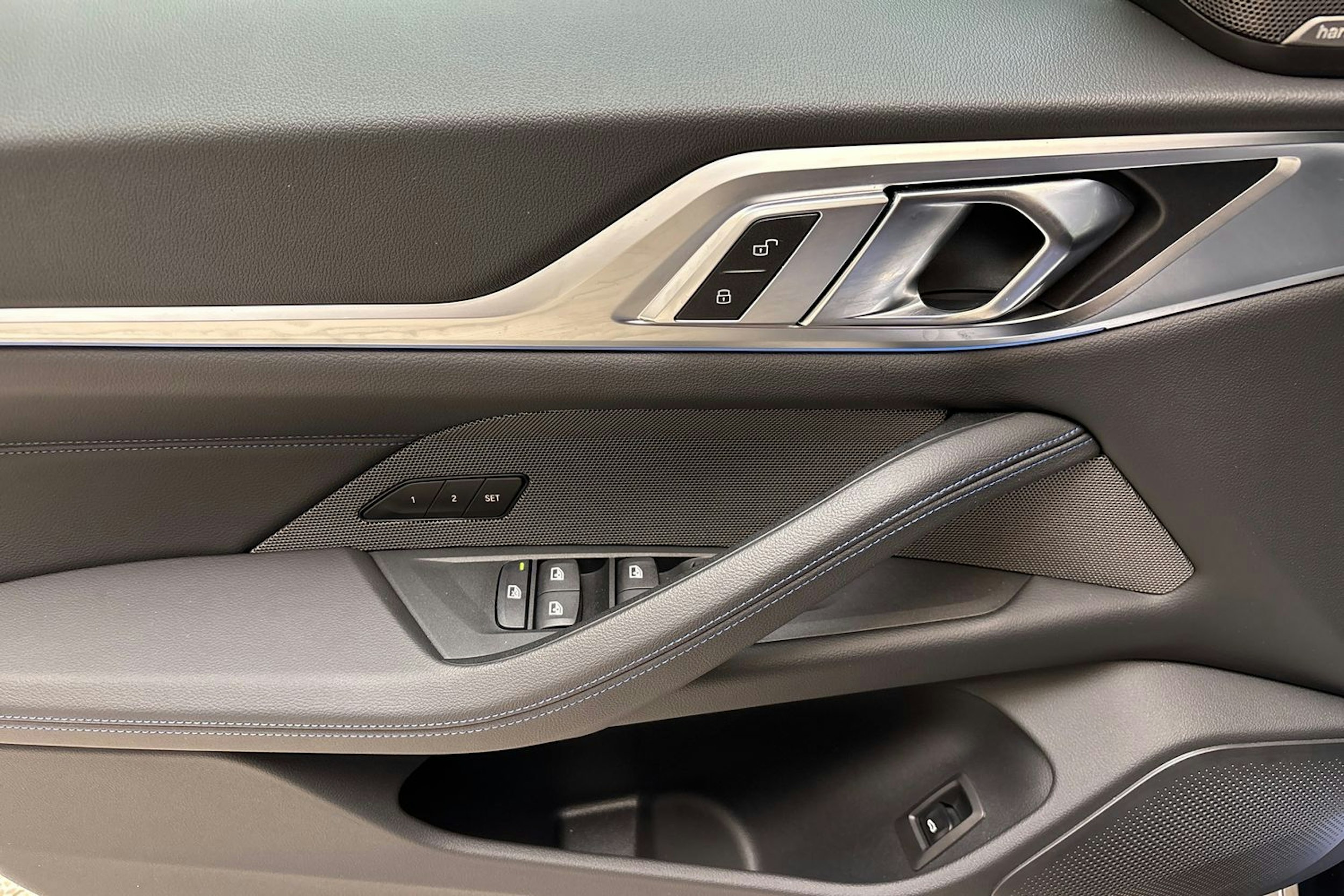 sininen BMW i4 2025 kuva 21.