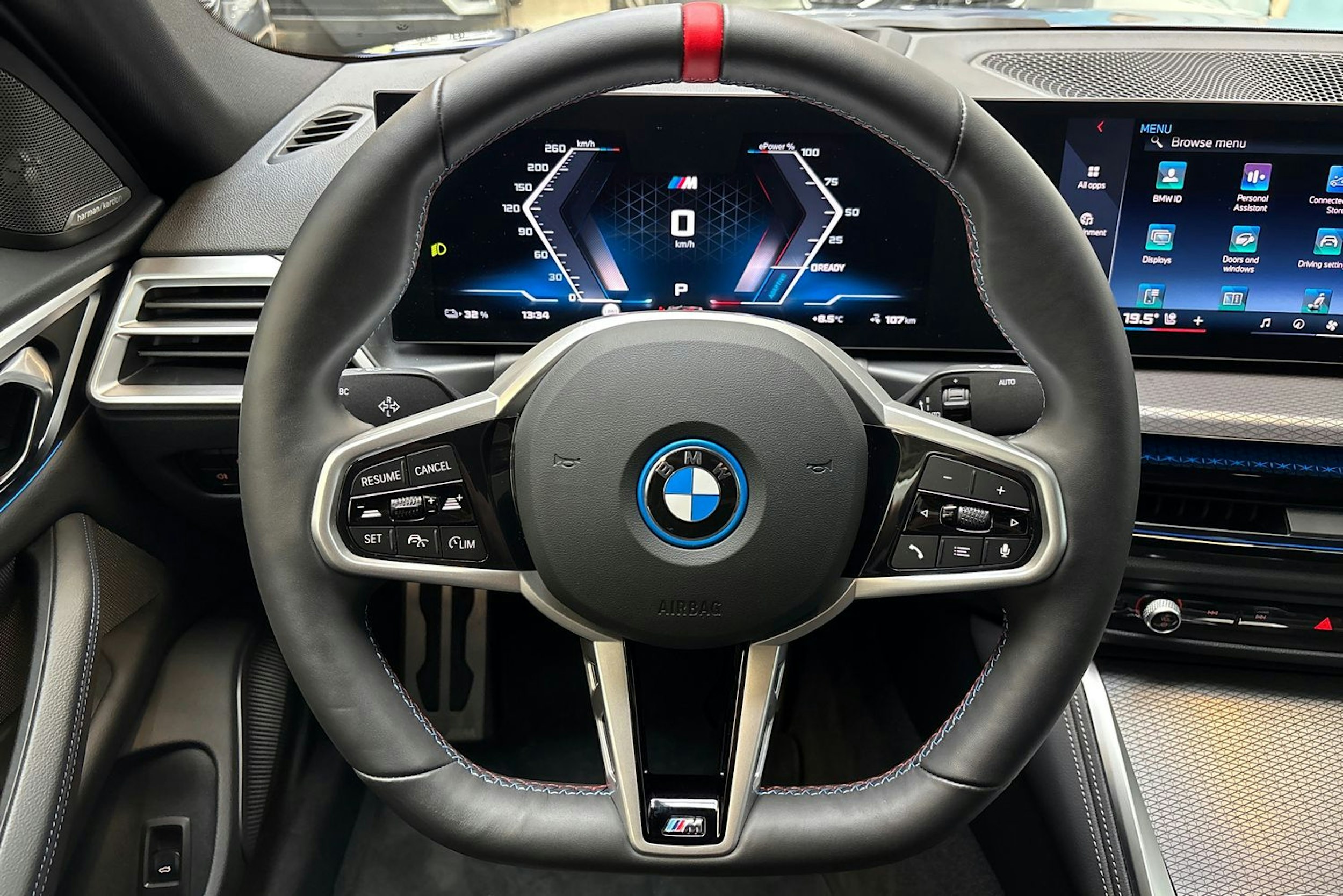 sininen BMW i4 2025 kuva 24.