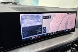 sininen BMW i4 2025 kuva 26.