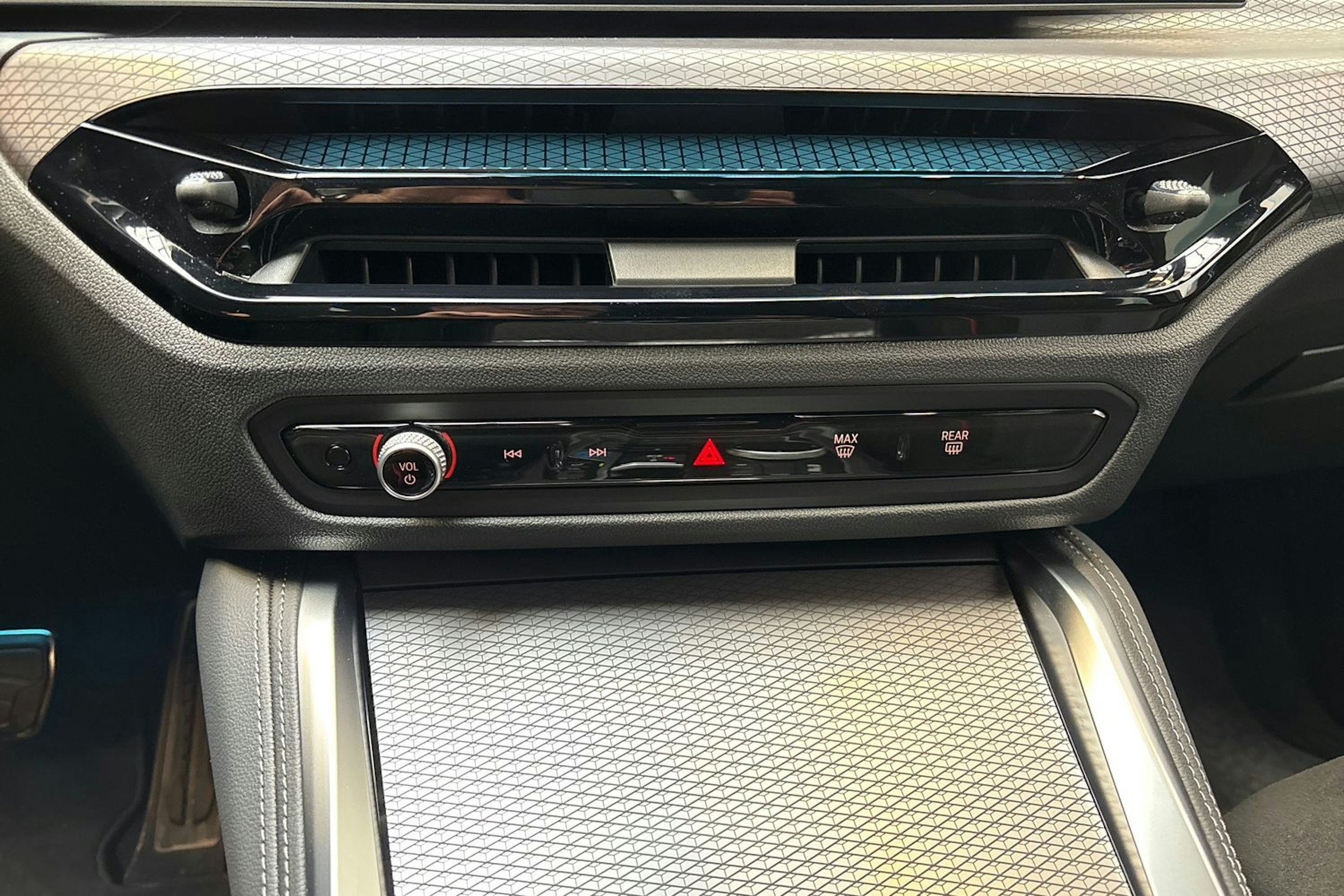 sininen BMW i4 2025 kuva 34.