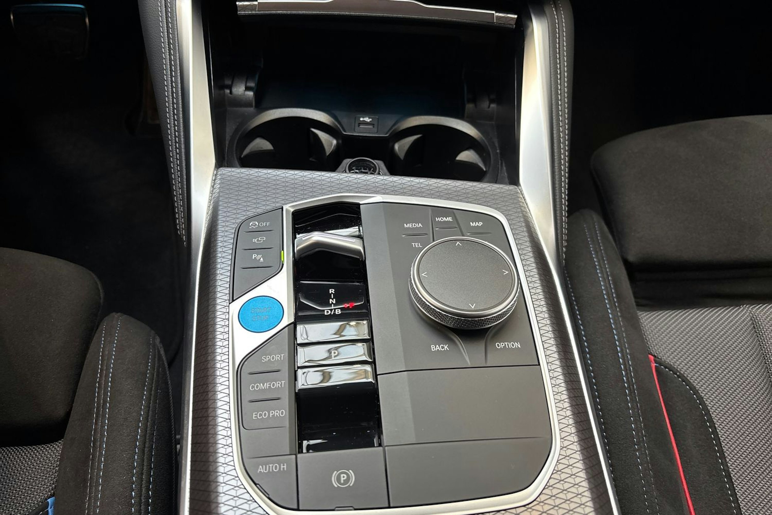 sininen BMW i4 2025 kuva 35.