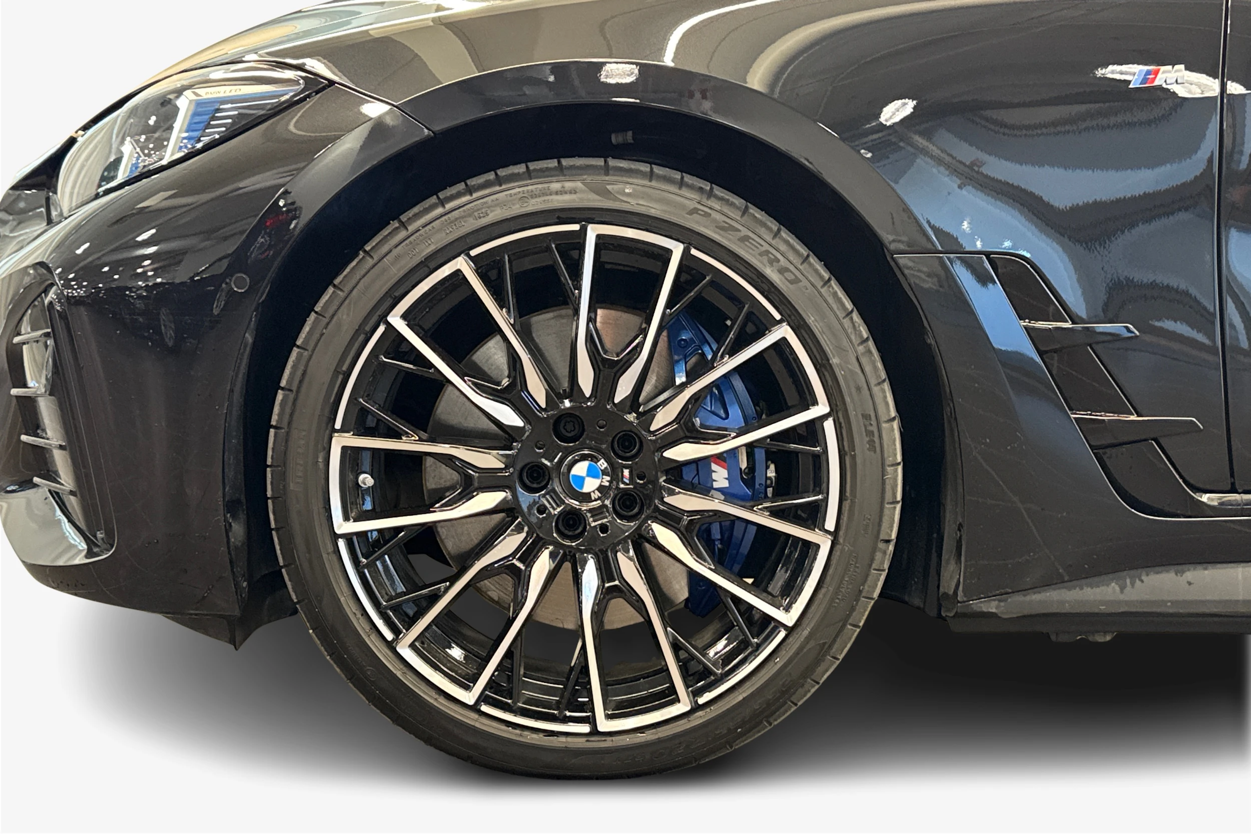 musta BMW i4 2025 kuva 9.