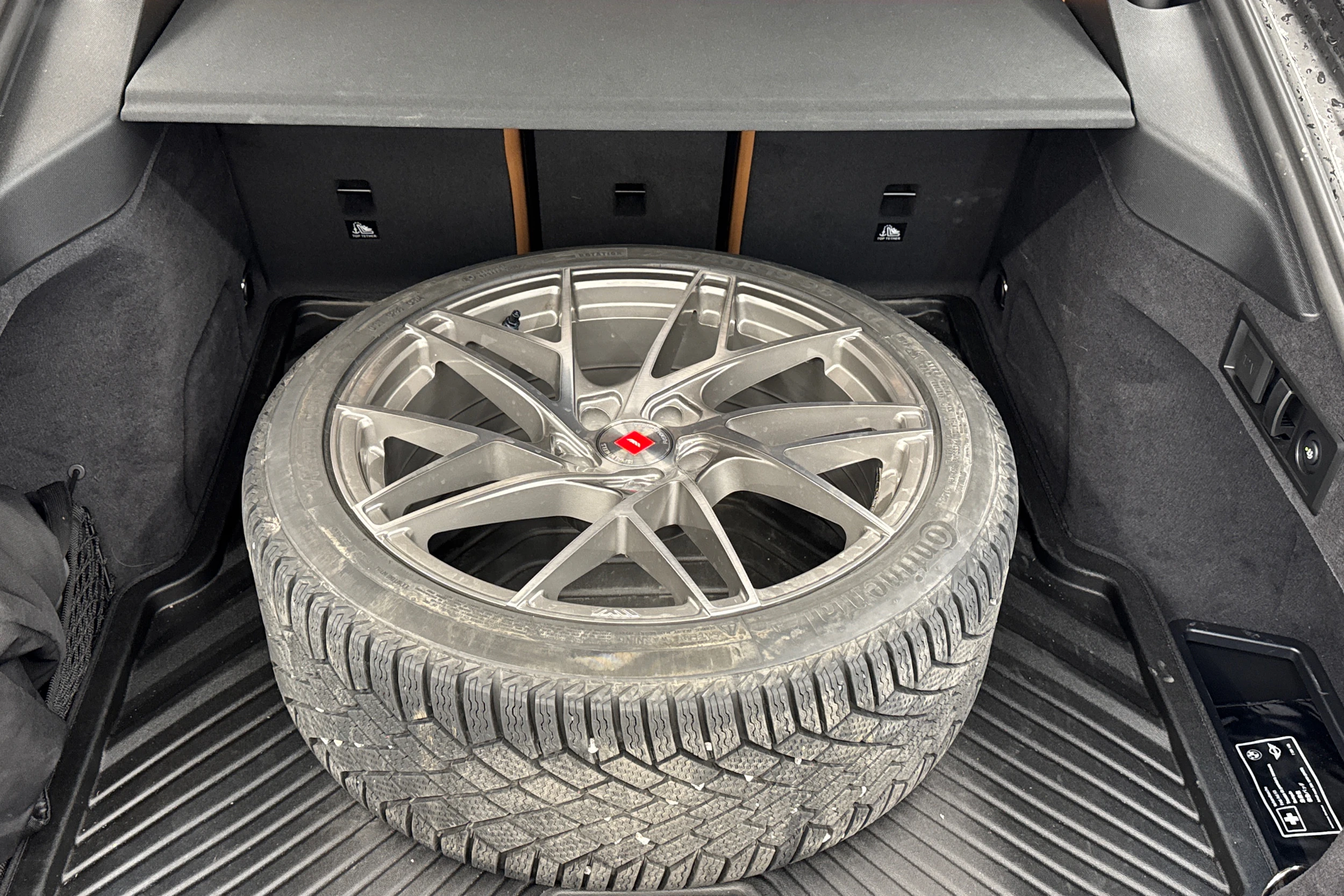 musta BMW i4 2025 kuva 10.