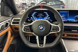 musta BMW i4 2025 kuva 11.