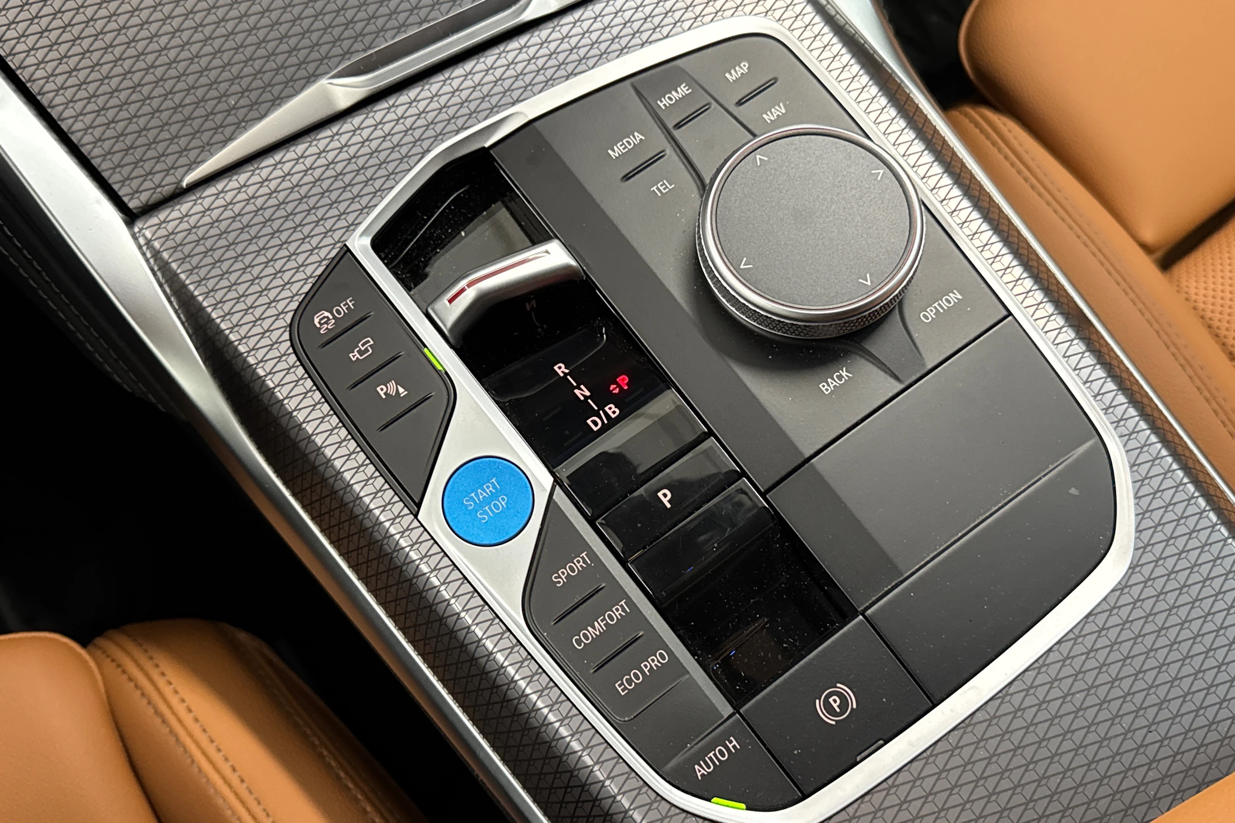 musta BMW i4 2025 kuva 19.