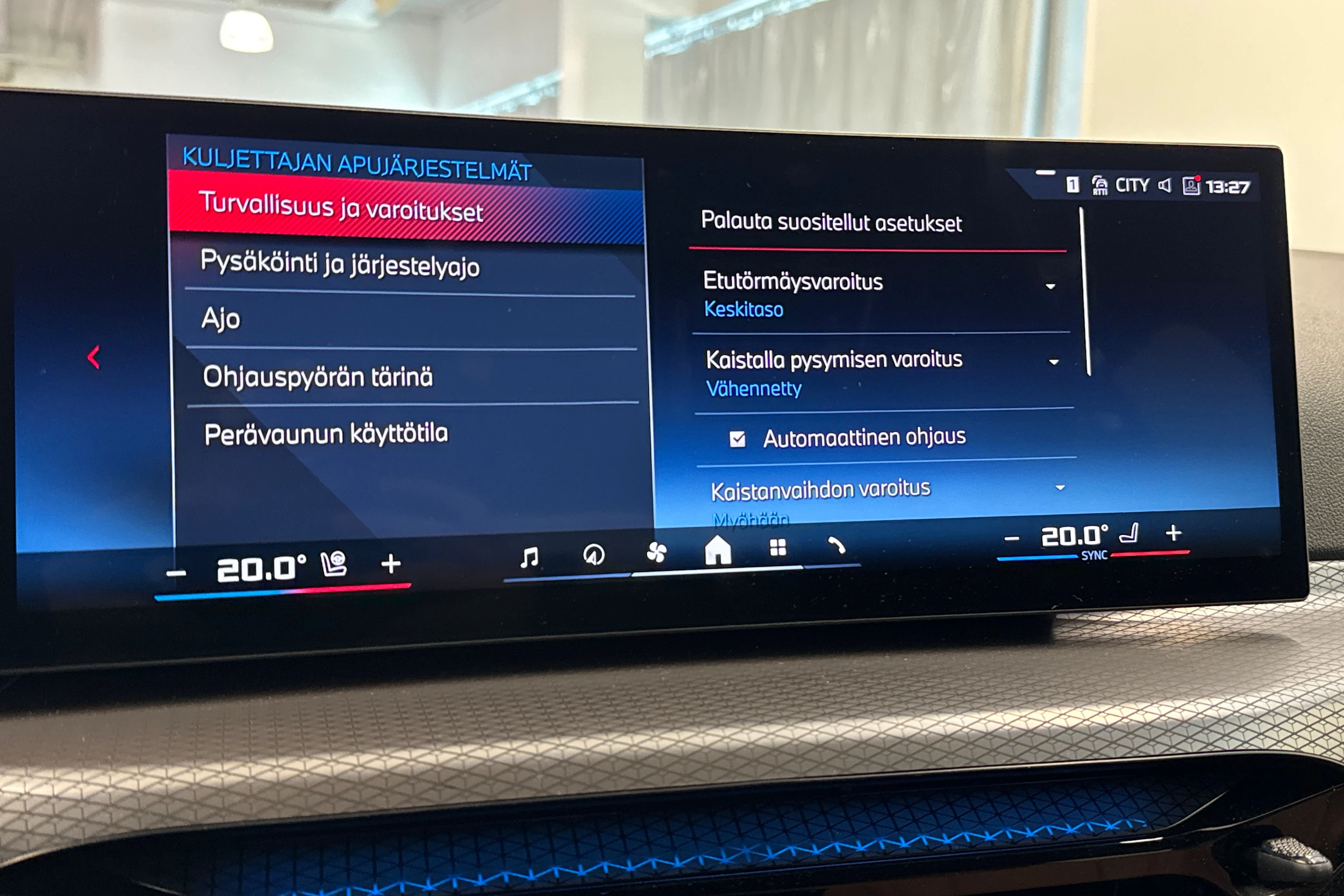 musta BMW i4 2025 kuva 21.