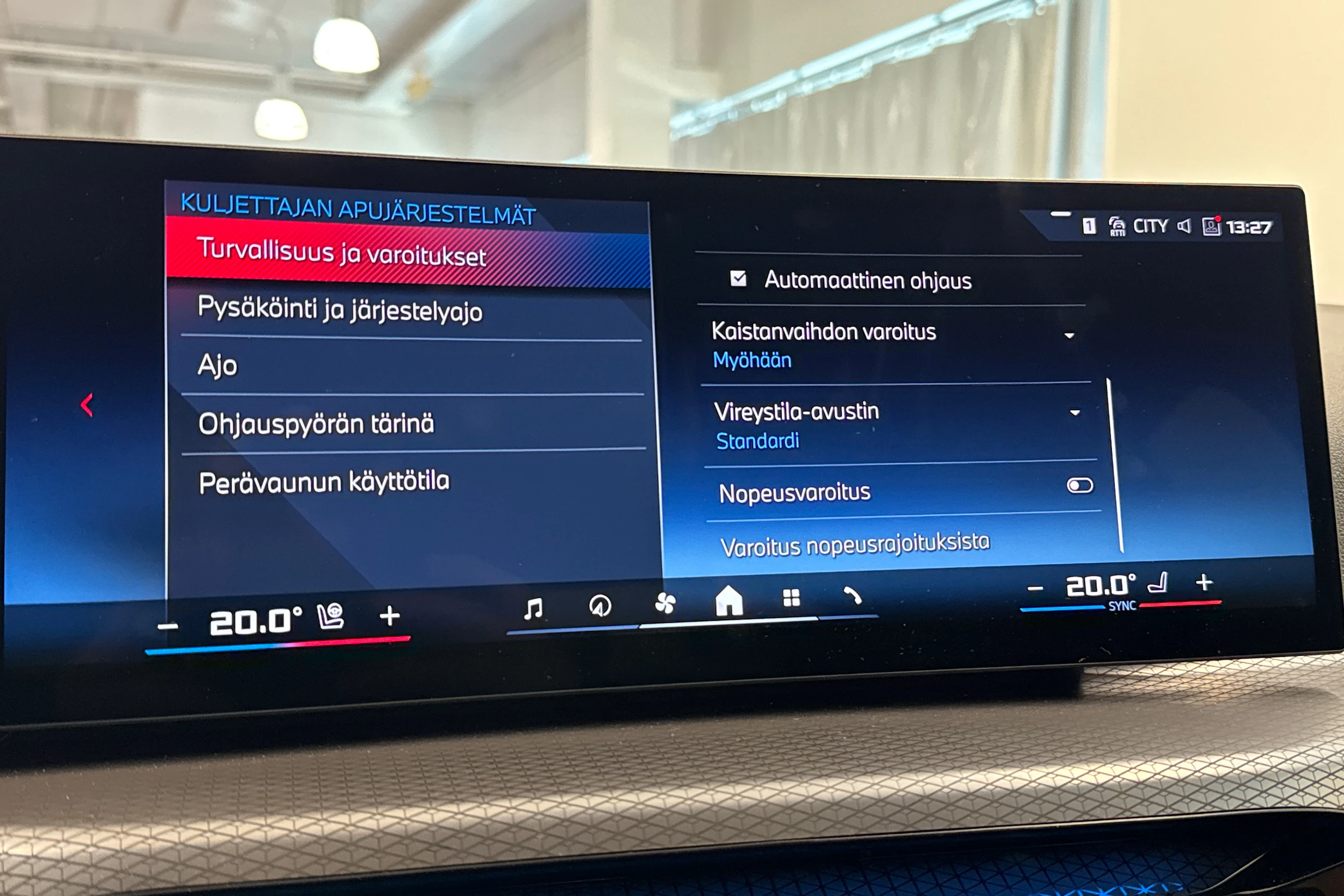 musta BMW i4 2025 kuva 22.