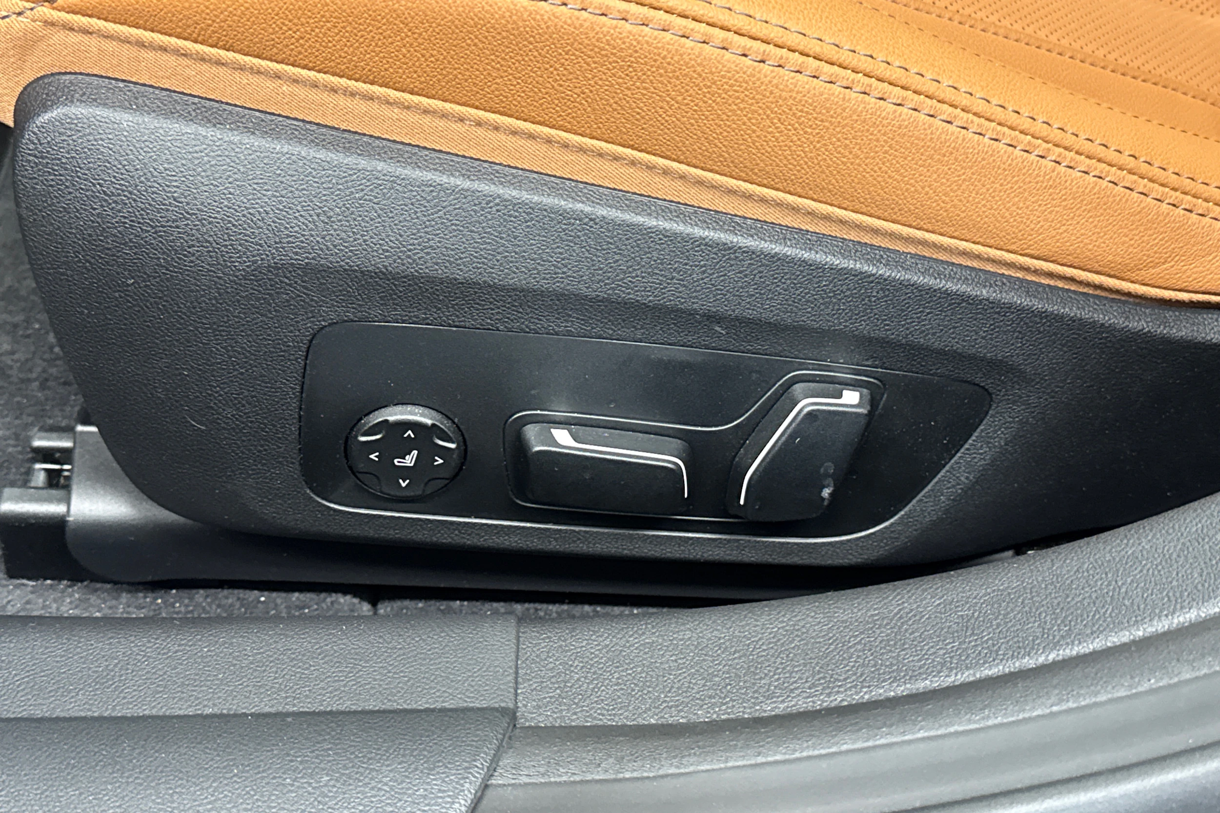 musta BMW i4 2025 kuva 25.