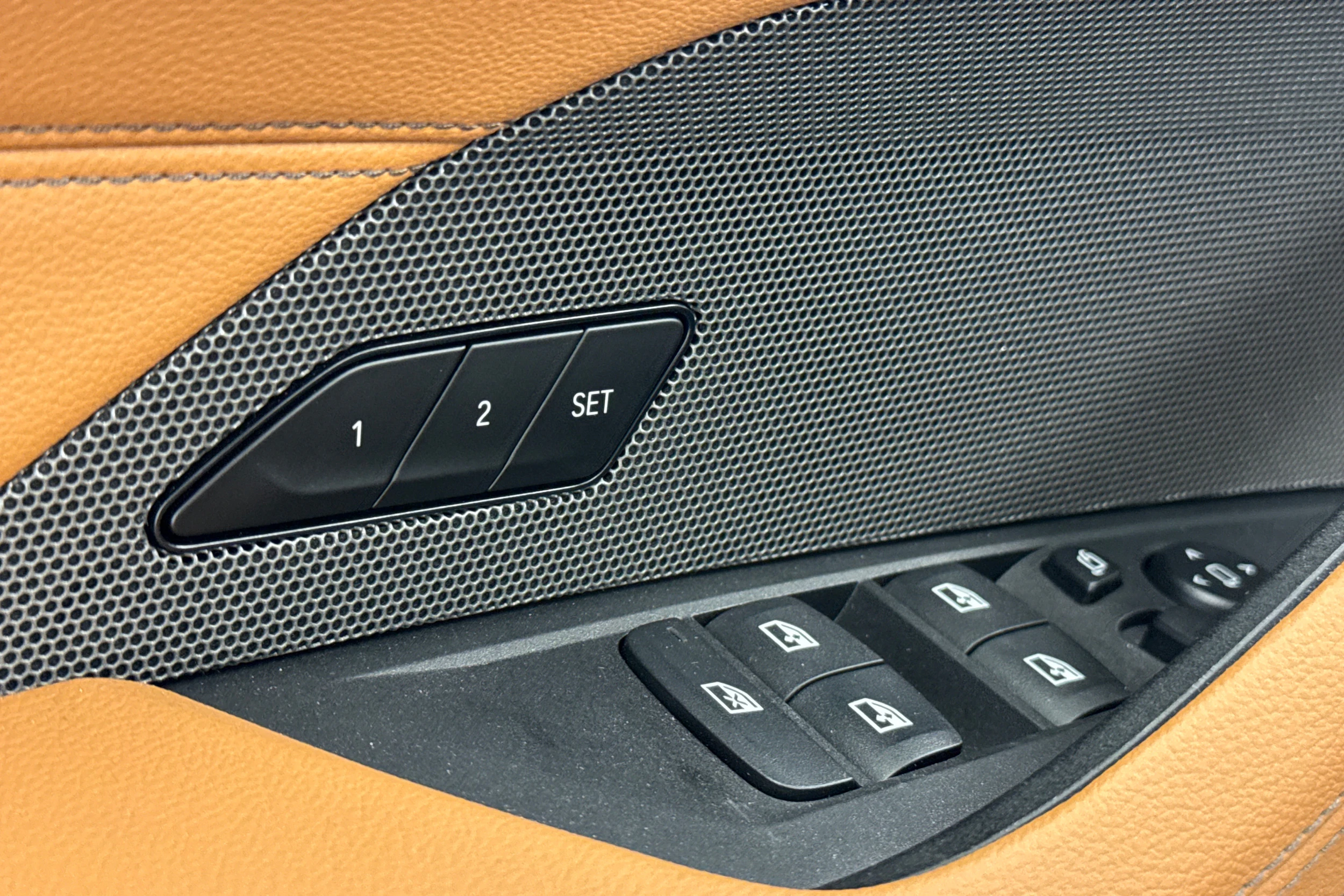 musta BMW i4 2025 kuva 26.