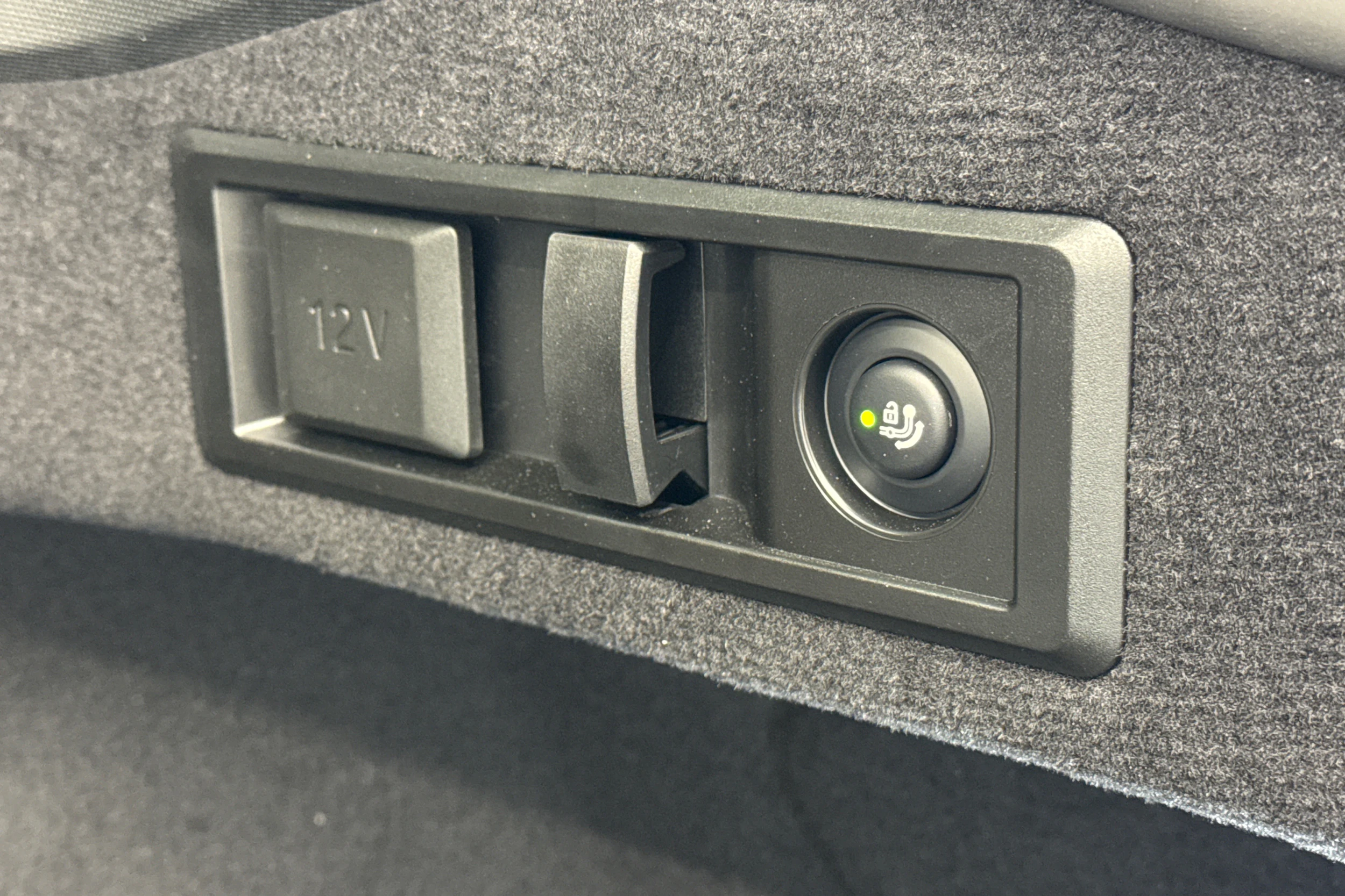 musta BMW i4 2025 kuva 27.