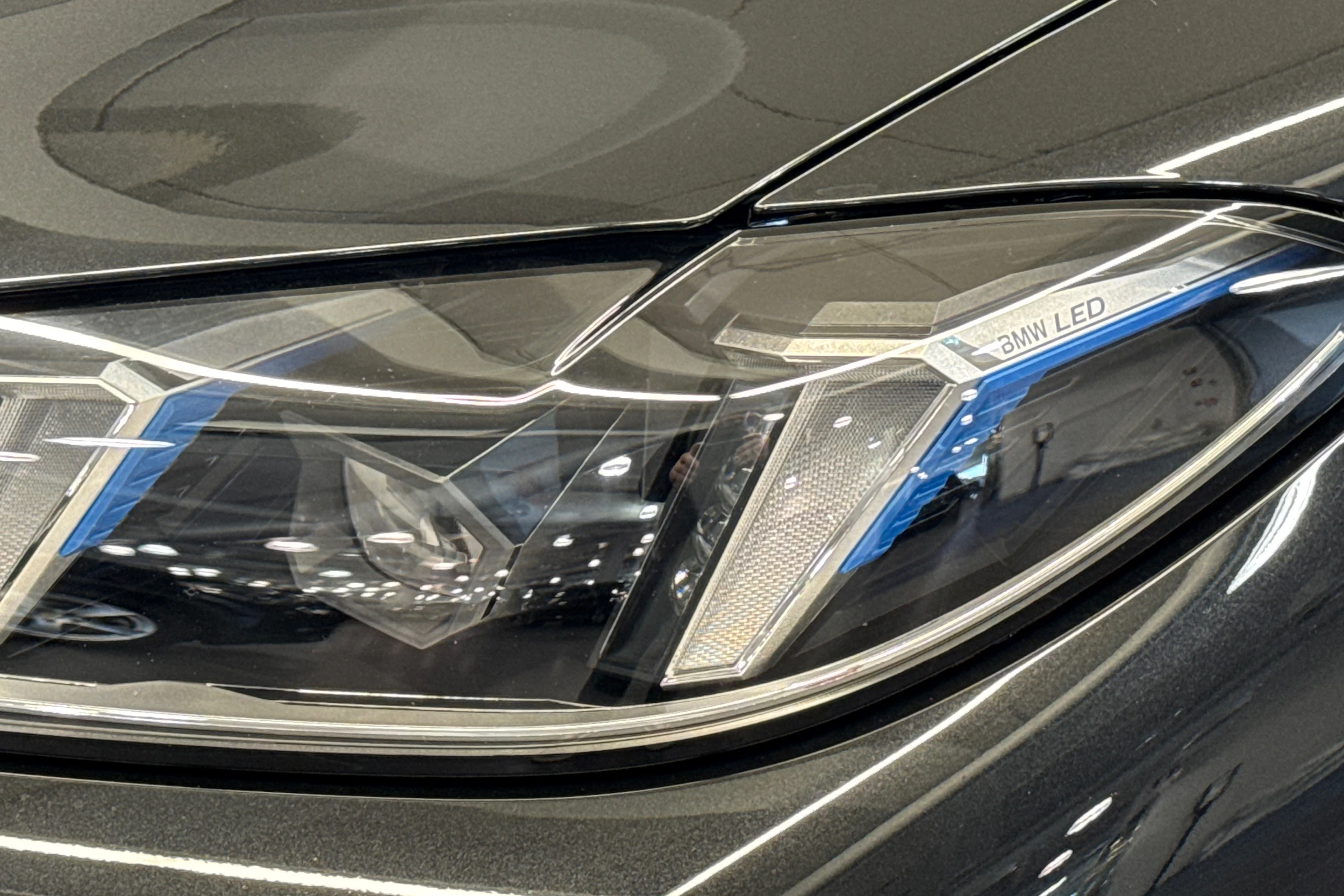 musta BMW i4 2025 kuva 28.