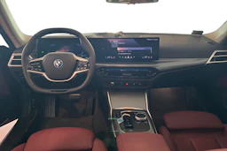 punainen BMW i4 2025 kuva 7.