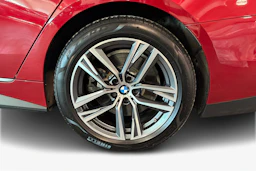 punainen BMW i4 2025 kuva 9.