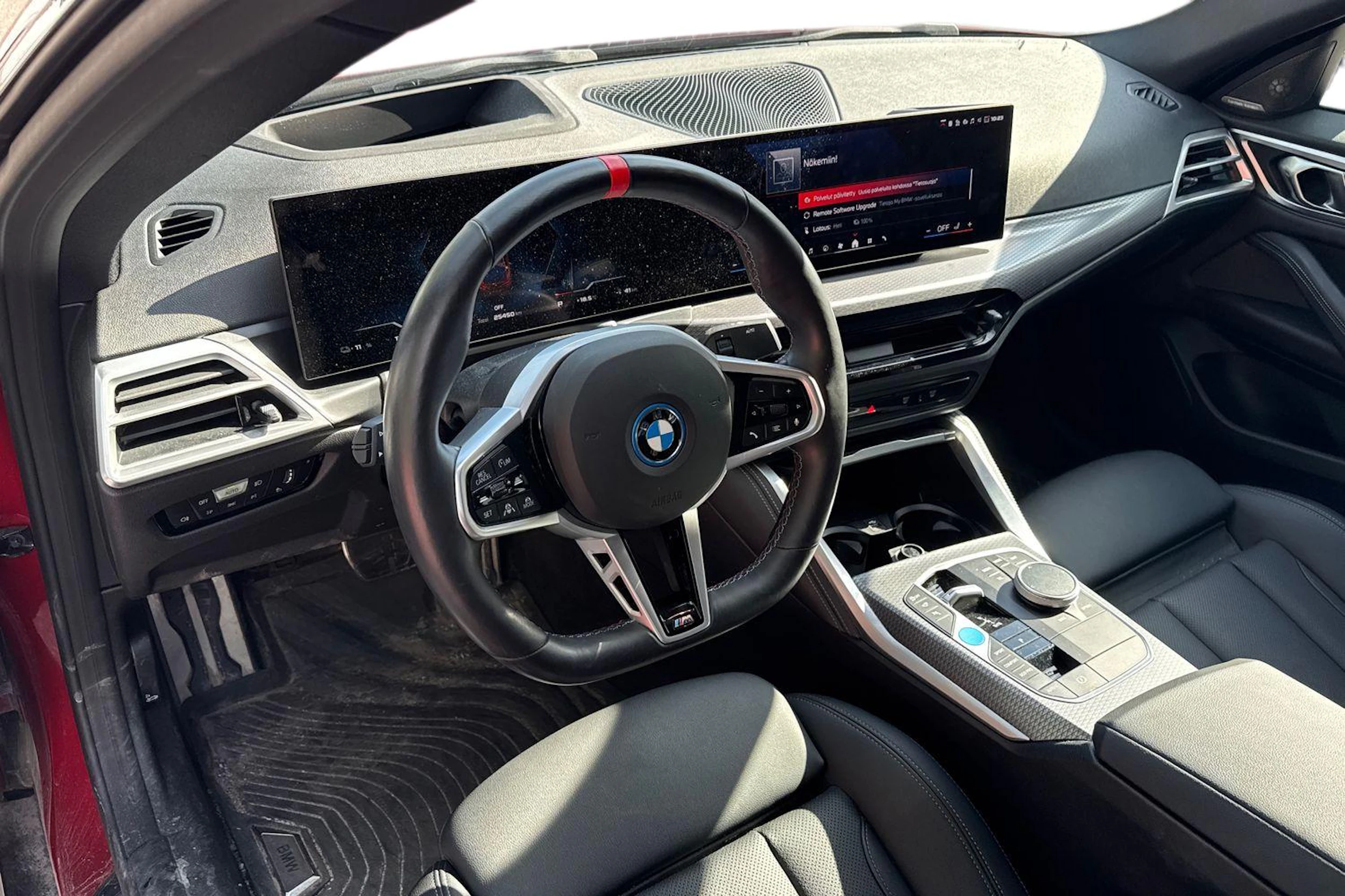 punainen BMW i4 2025 kuva 3.