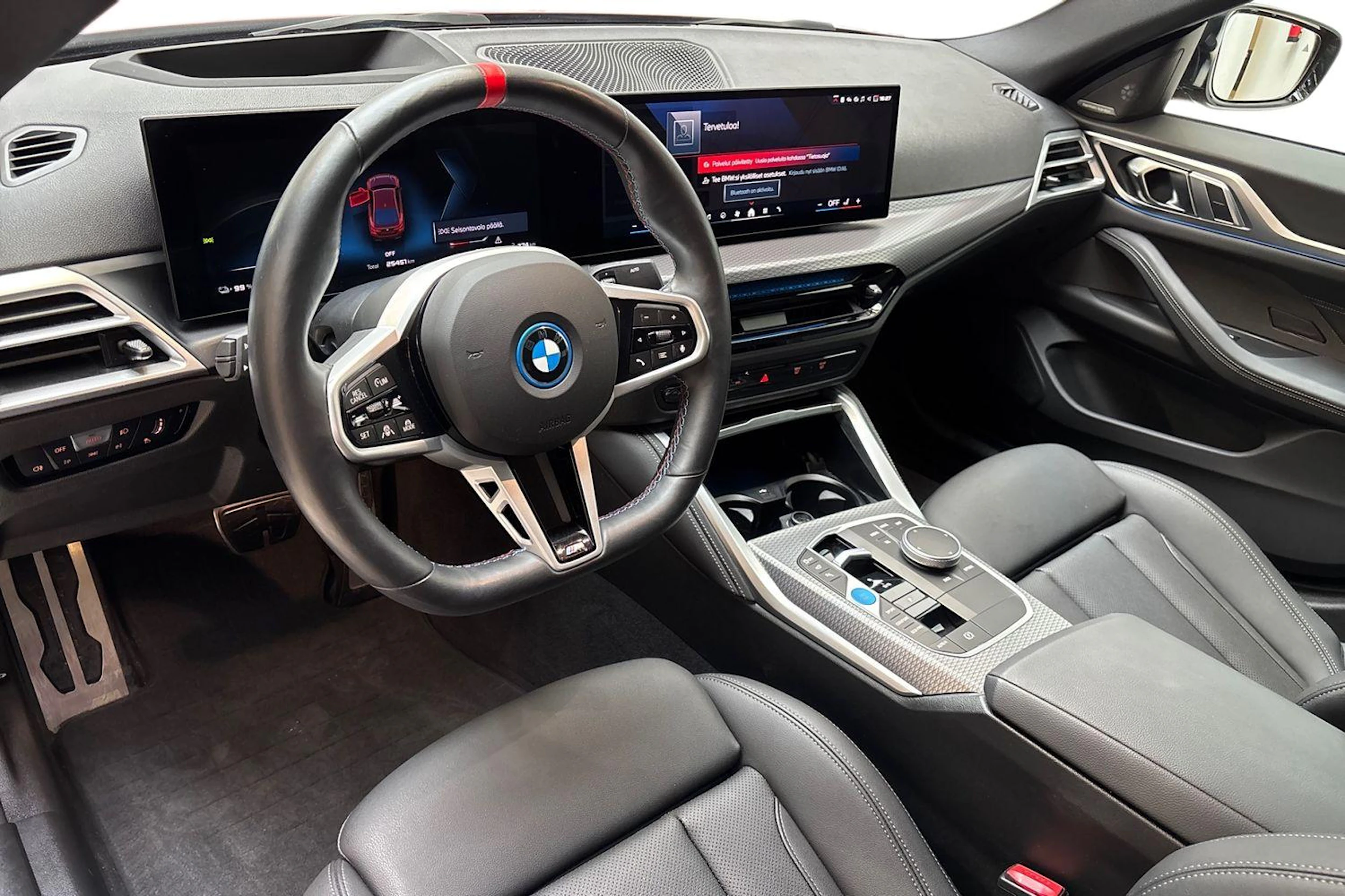 punainen BMW i4 M50 2025 kuva 6.