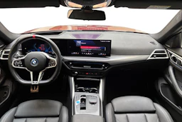 punainen BMW i4 M50 2025 kuva 7.