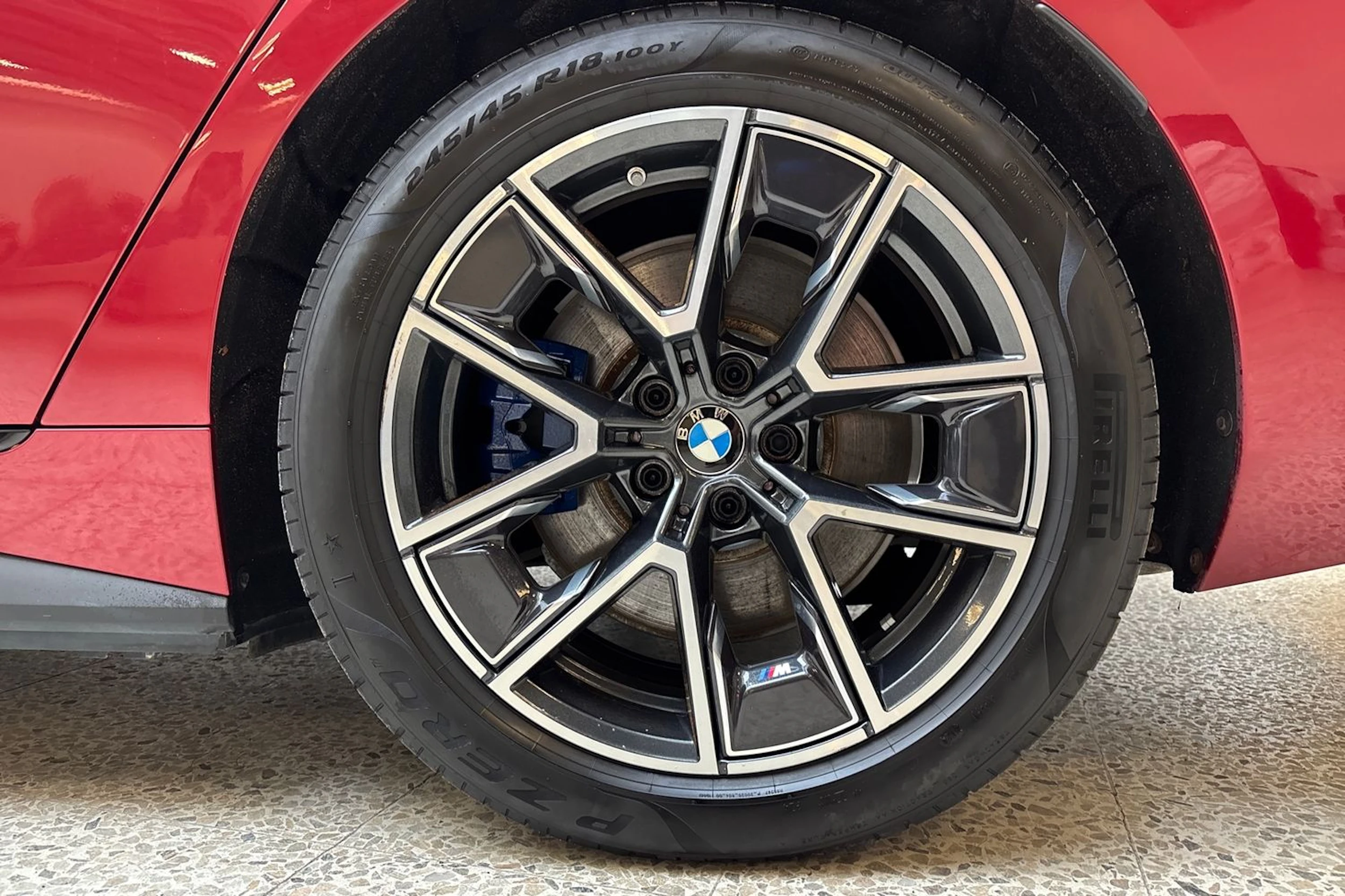 punainen BMW i4 M50 2025 kuva 10.