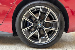 punainen BMW i4 M50 2025 kuva 10.