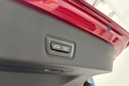 punainen BMW i4 M50 2025 kuva 13.