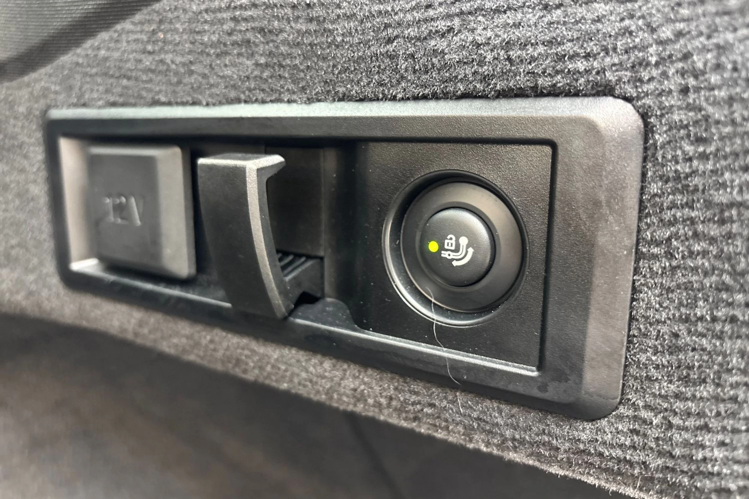 punainen BMW i4 M50 2025 kuva 14.