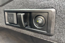 punainen BMW i4 M50 2025 kuva 14.