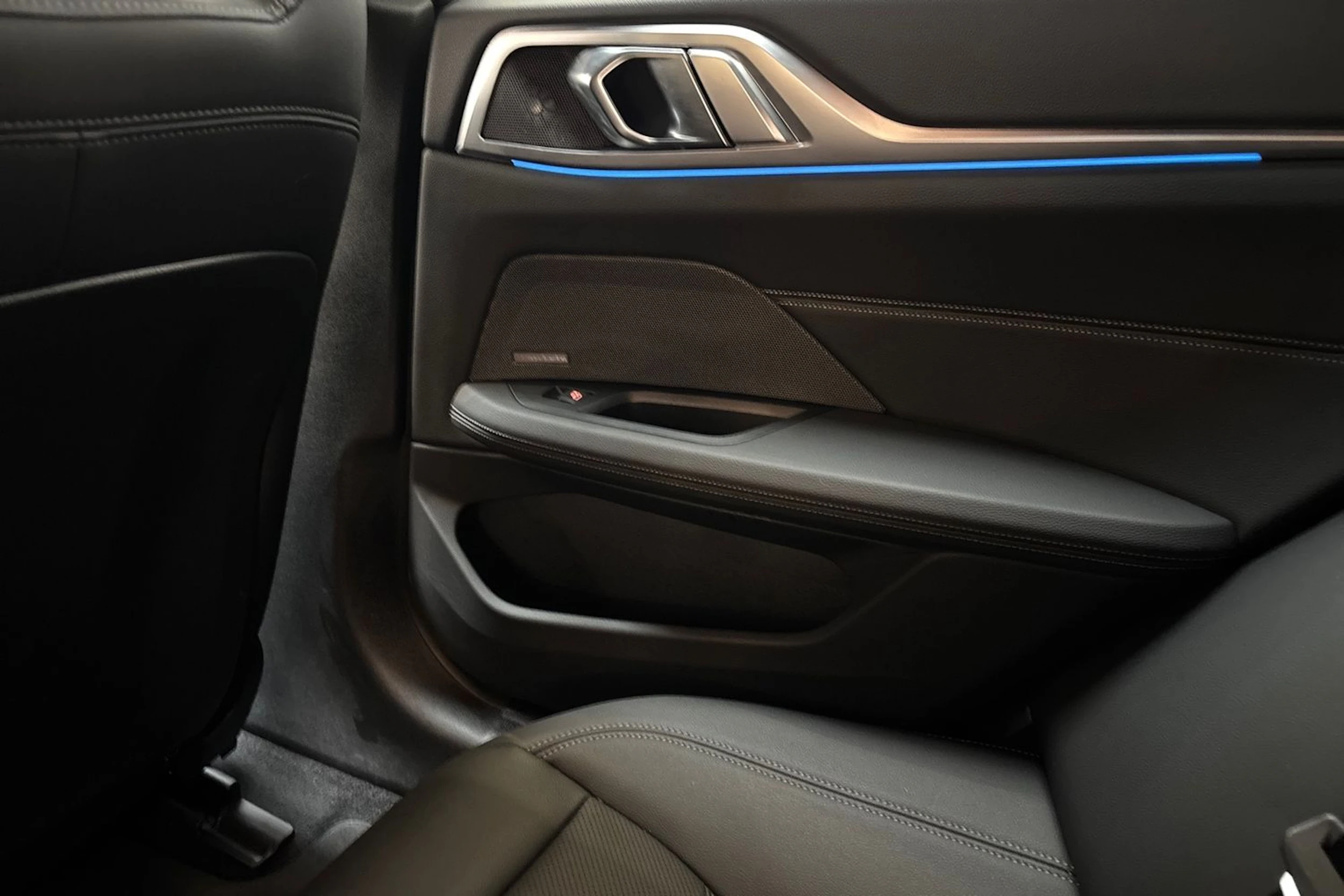 punainen BMW i4 M50 2025 kuva 15.