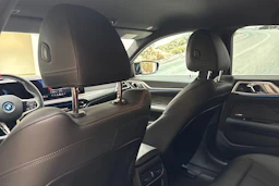 punainen BMW i4 M50 2025 kuva 17.