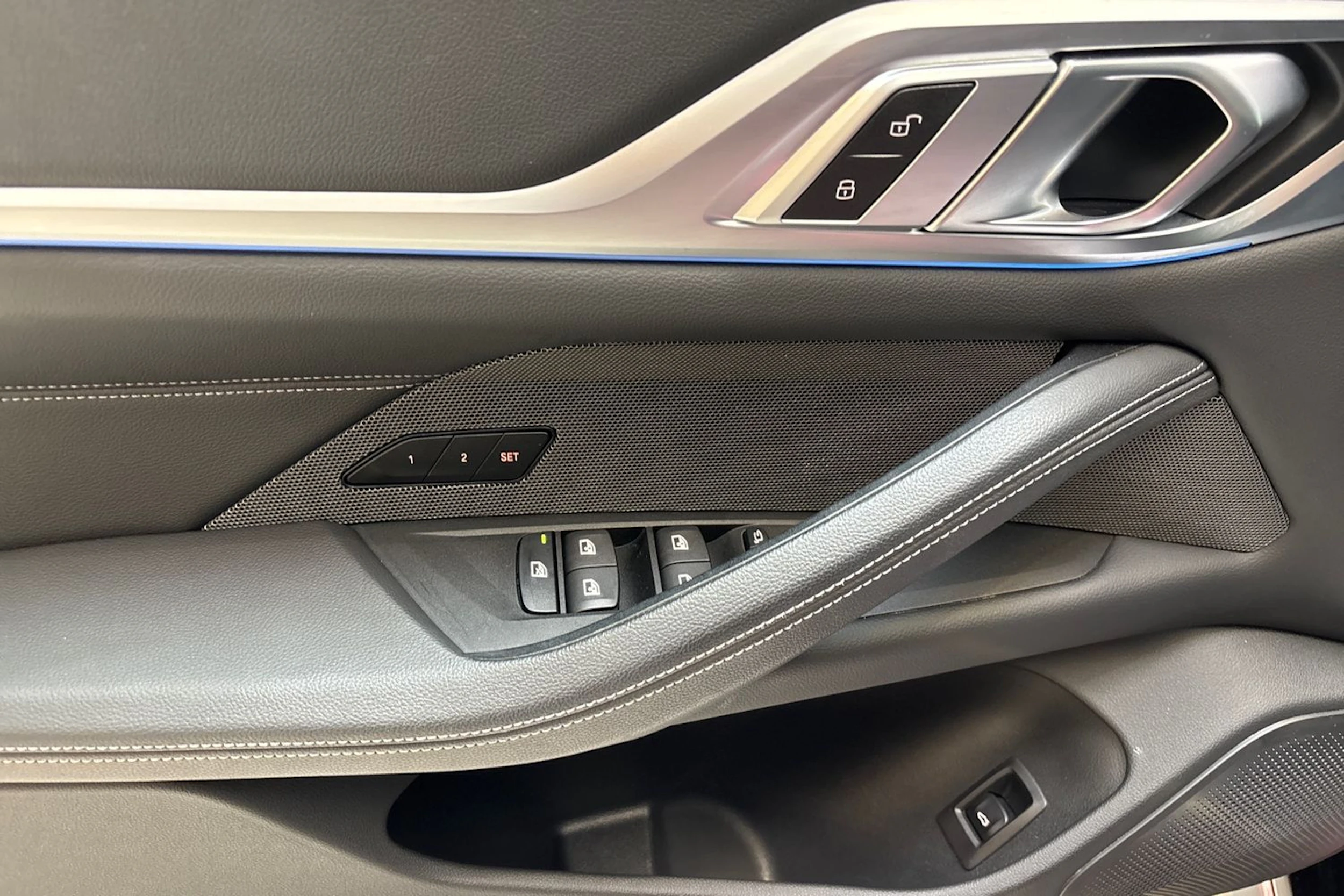 punainen BMW i4 M50 2025 kuva 18.