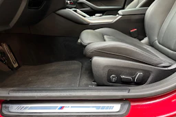punainen BMW i4 M50 2025 kuva 19.