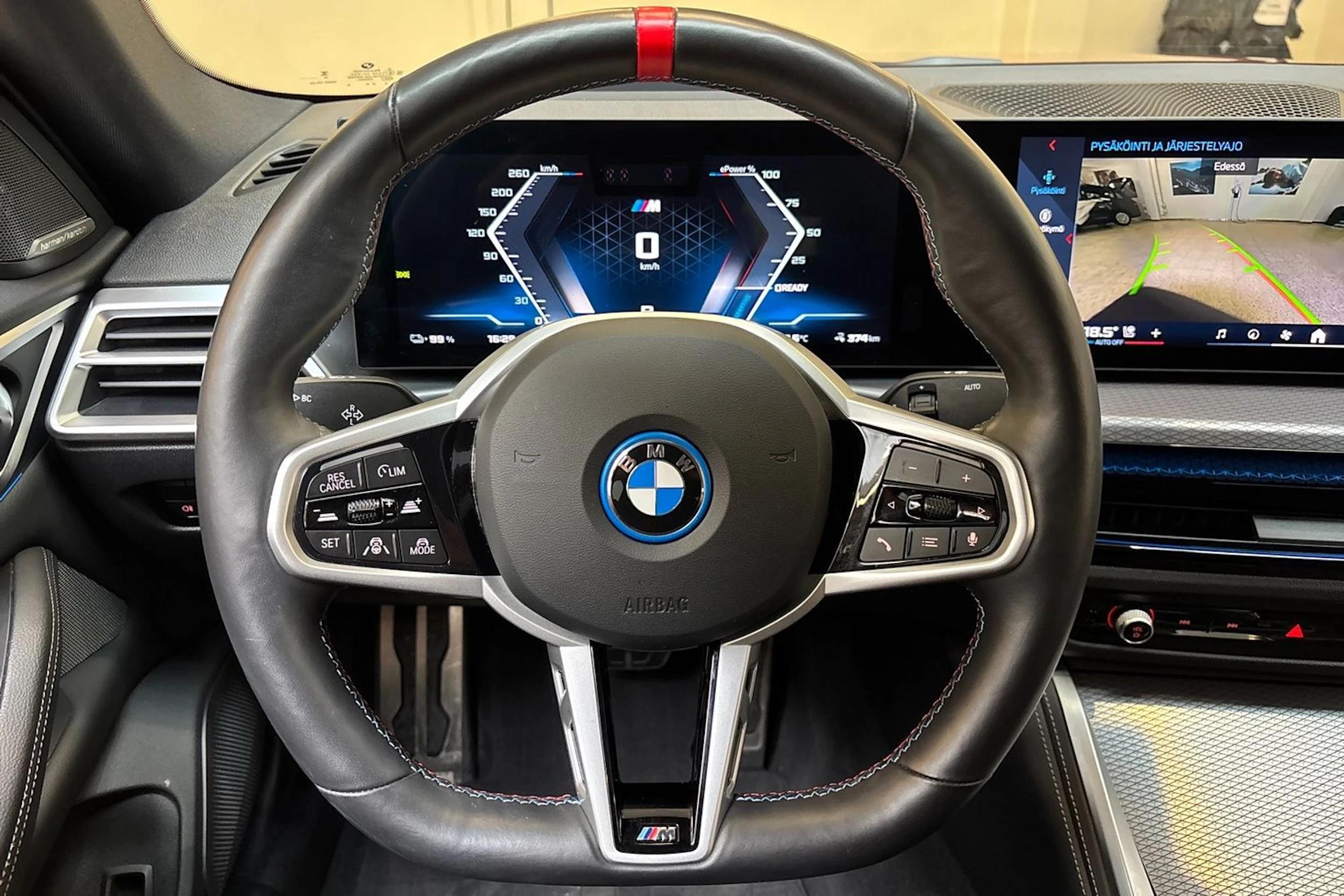 punainen BMW i4 M50 2025 kuva 21.