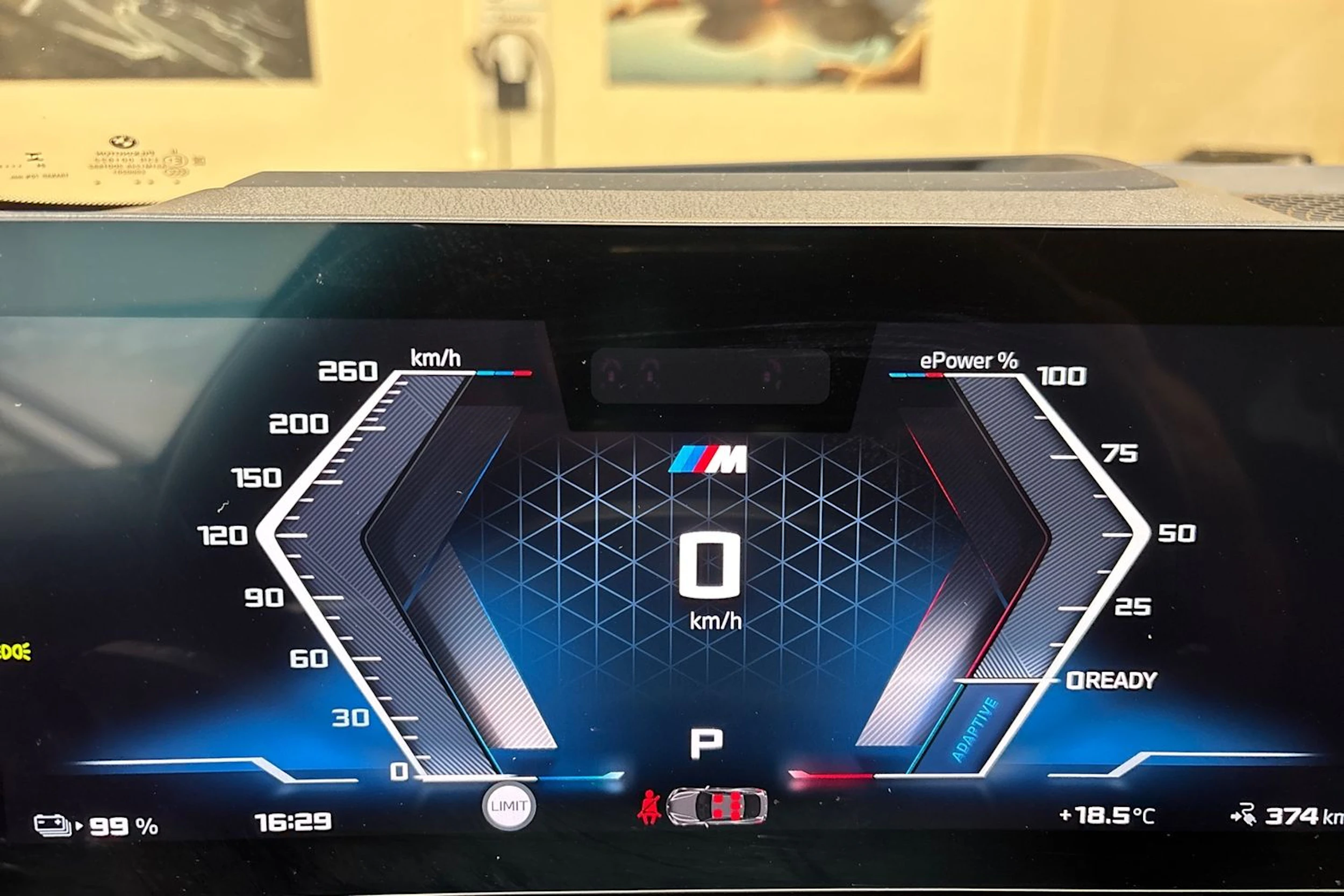 punainen BMW i4 M50 2025 kuva 22.