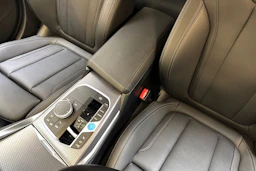 punainen BMW i4 M50 2025 kuva 30.