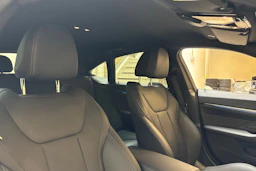 punainen BMW i4 M50 2025 kuva 31.
