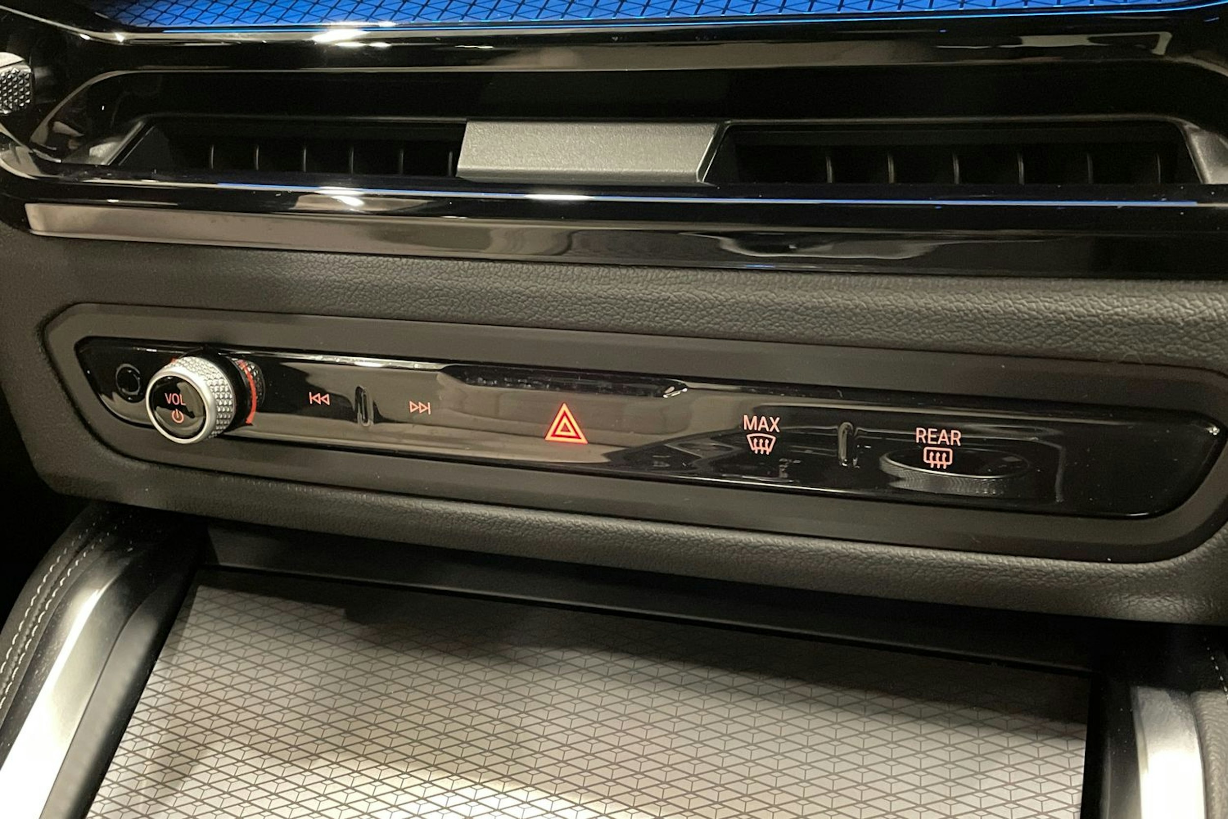 met. valkoinen BMW i4 M60 2025 kuva 19.