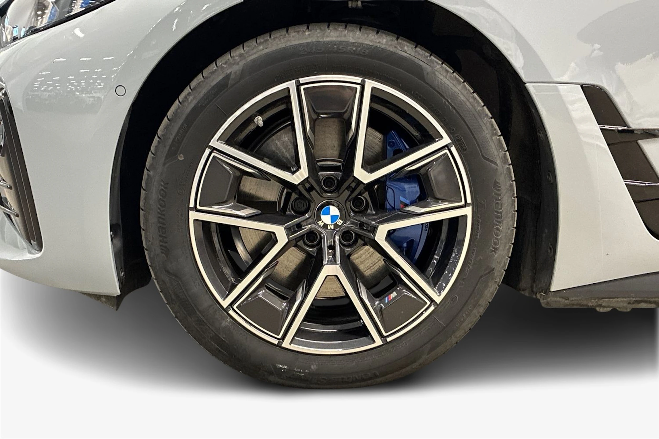harmaa BMW i4 M60 2025 kuva 9.