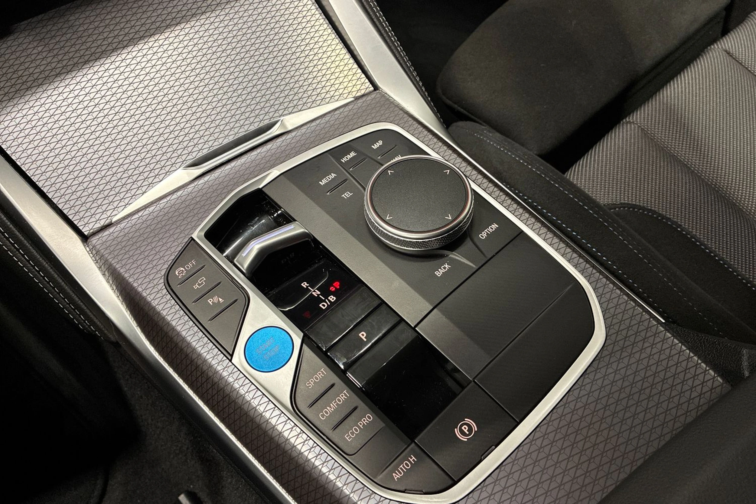 harmaa BMW i4 M60 2025 kuva 18.