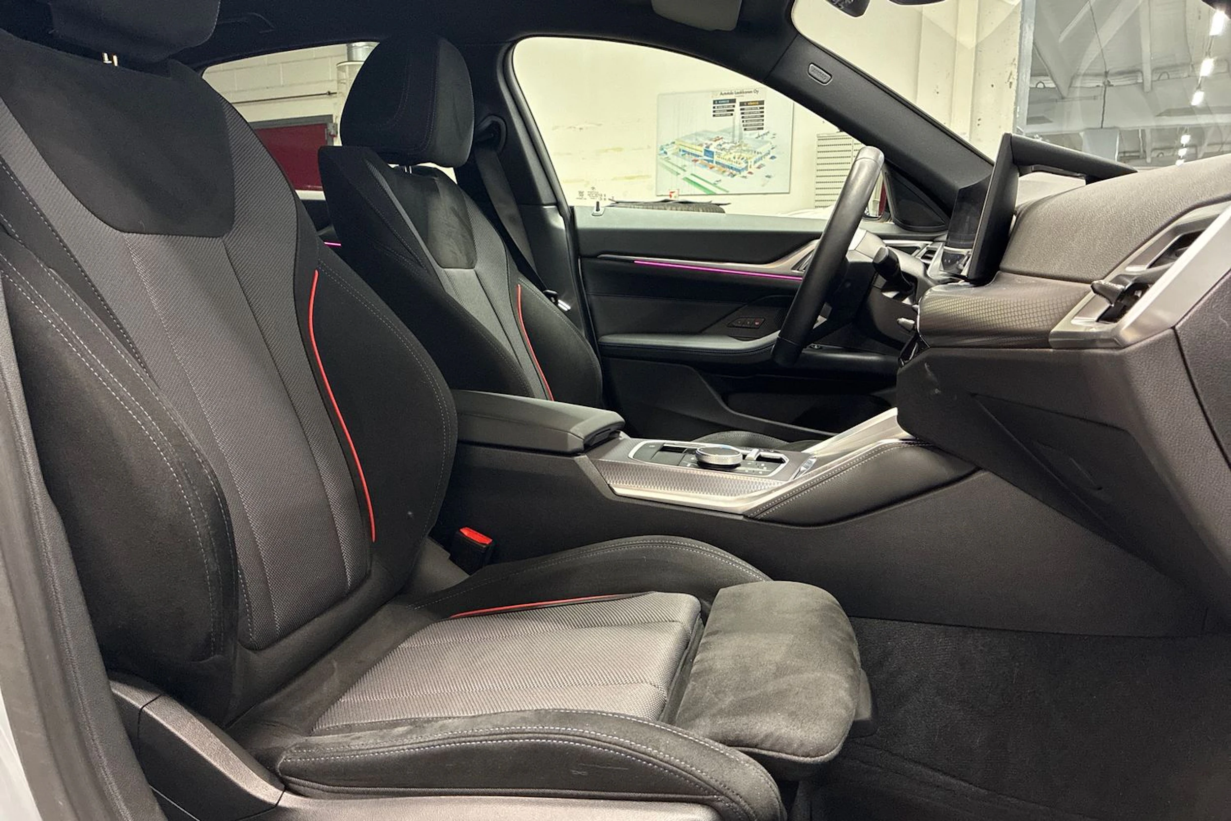 harmaa BMW i4 M60 2025 kuva 31.