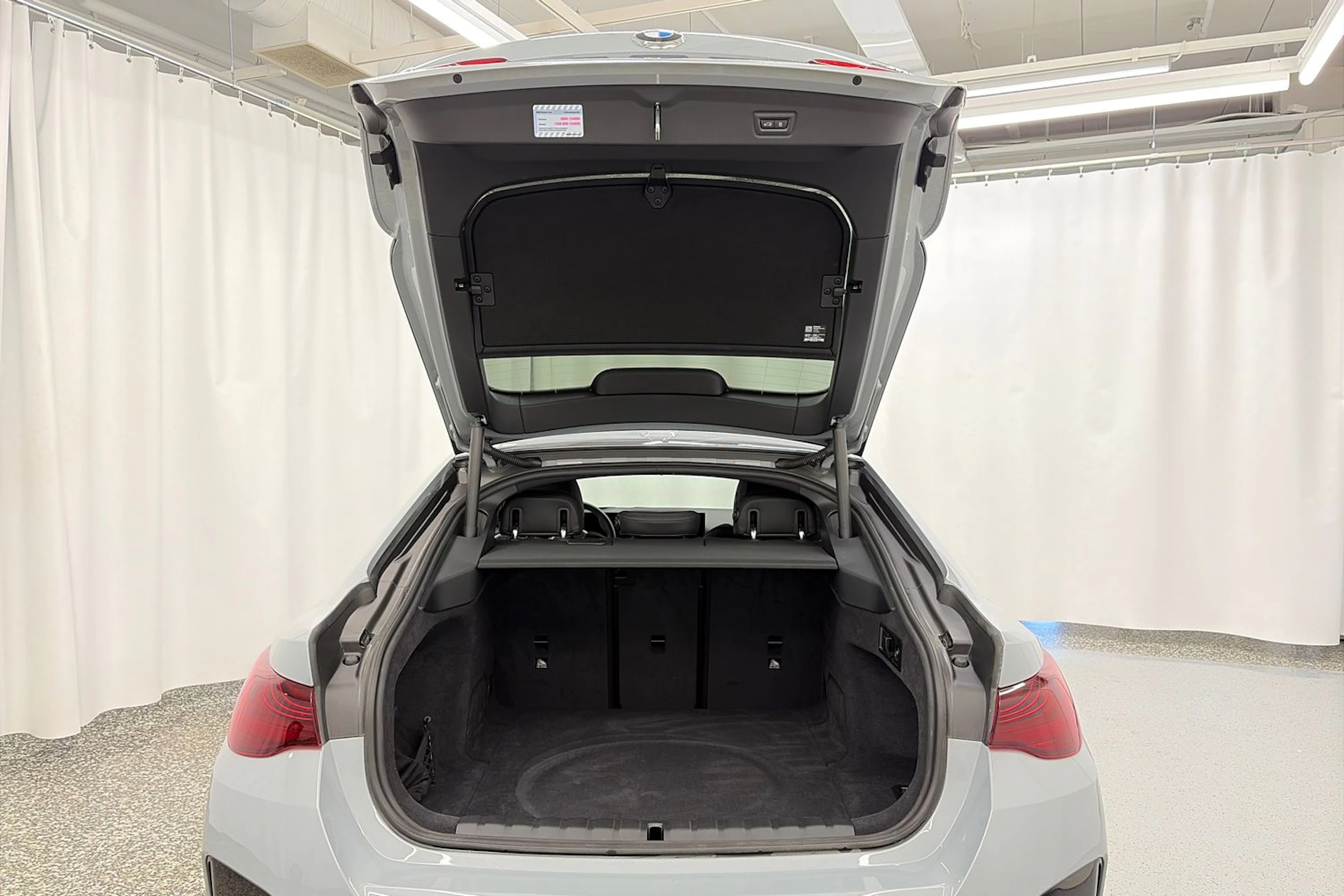 Harmaa BMW i4 M60 2026 kuva 11.