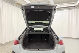 Harmaa BMW i4 M60 2026 kuva 11.