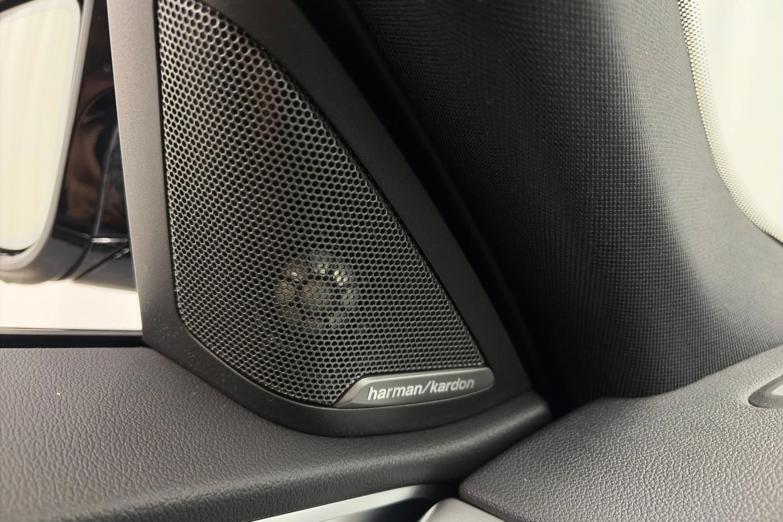 Harmaa BMW i4 M60 2026 kuva 17.