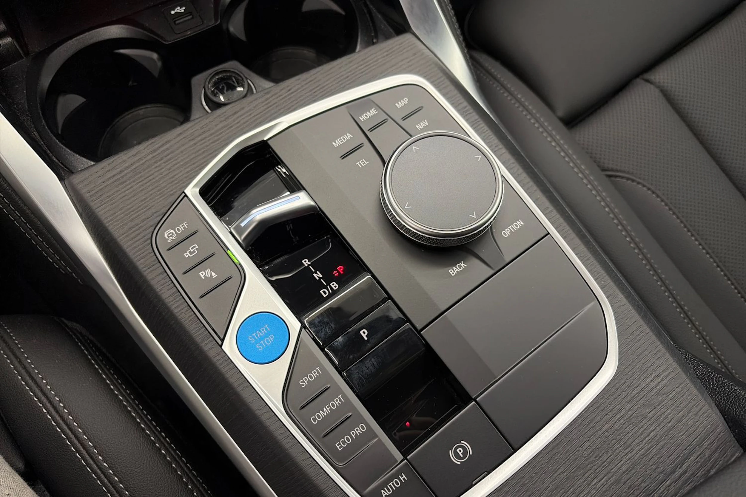 Harmaa BMW i4 M60 2026 kuva 29.