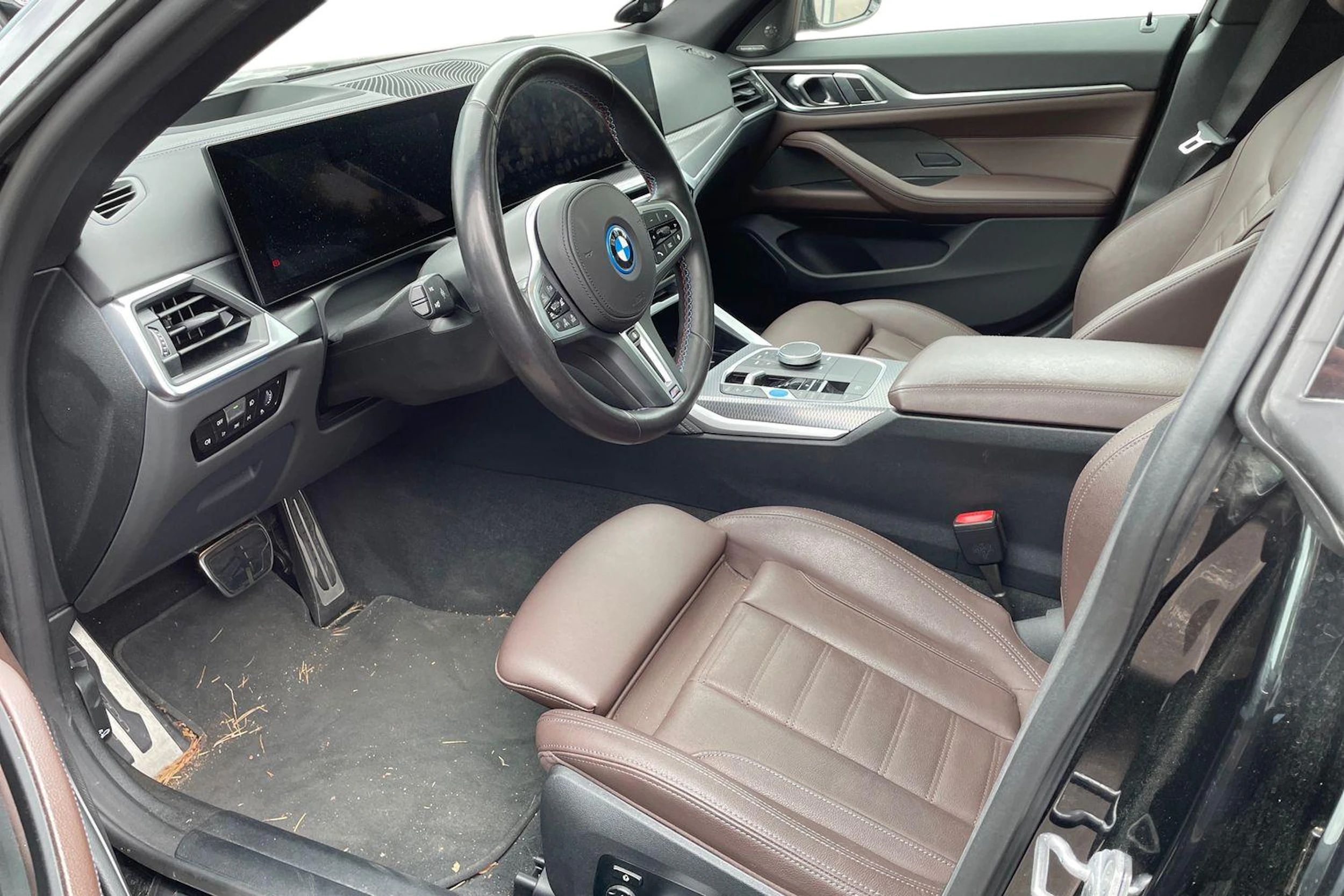 musta BMW i4 M50 2024 kuva 3.