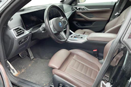 musta BMW i4 M50 2024 kuva 3.