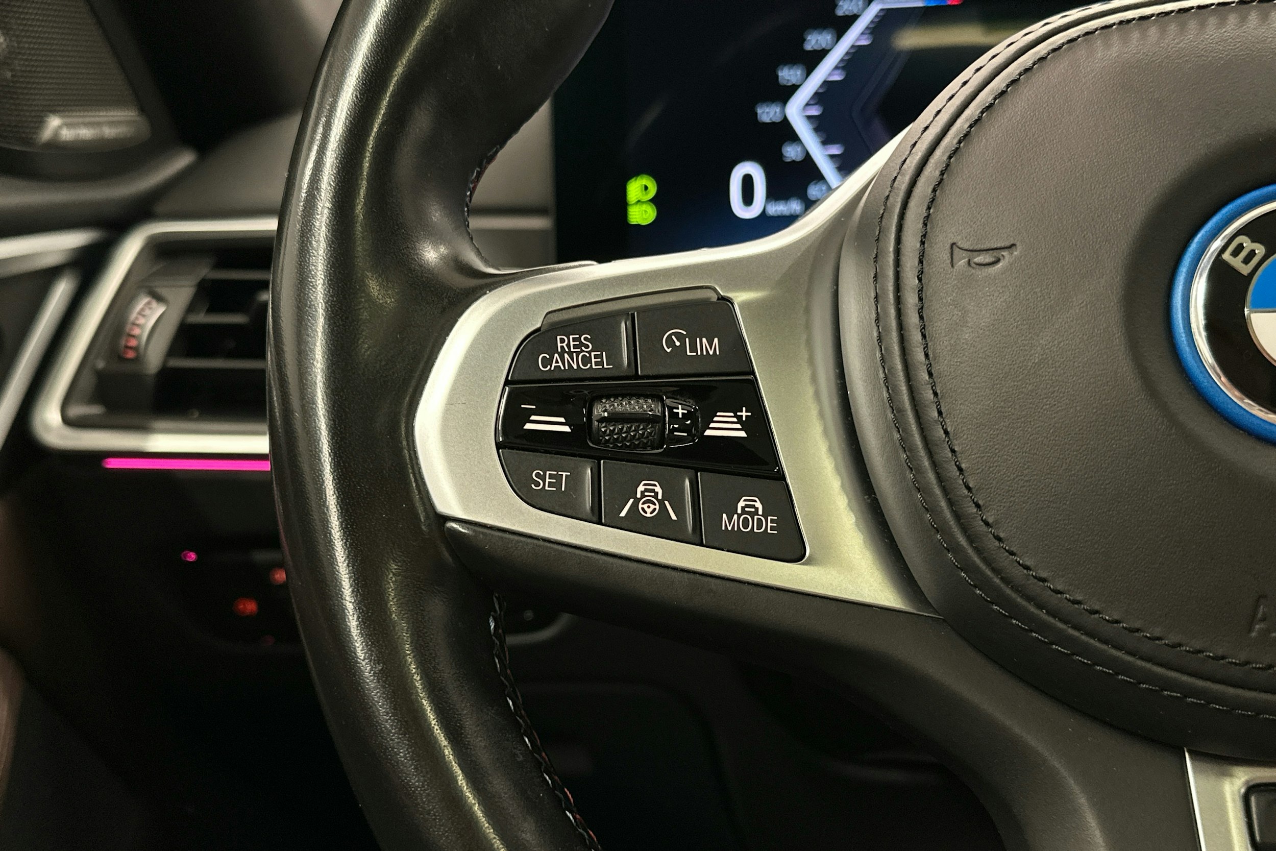 valkoinen BMW i4 M50 2022 kuva 7.