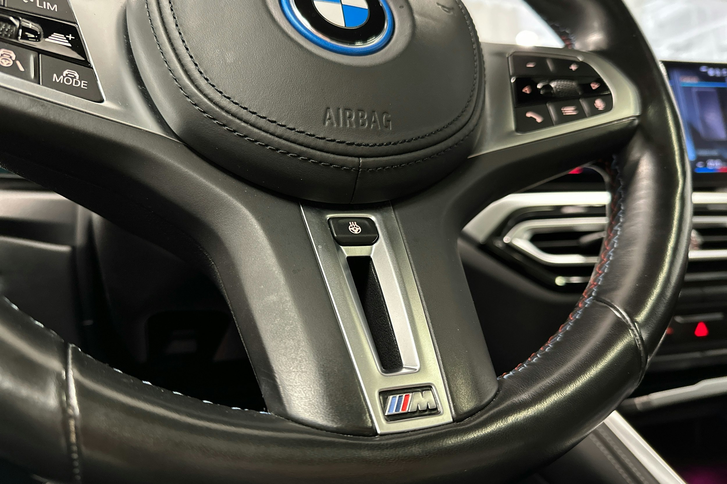 valkoinen BMW i4 M50 2022 kuva 11.
