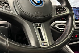 valkoinen BMW i4 M50 2022 kuva 11.
