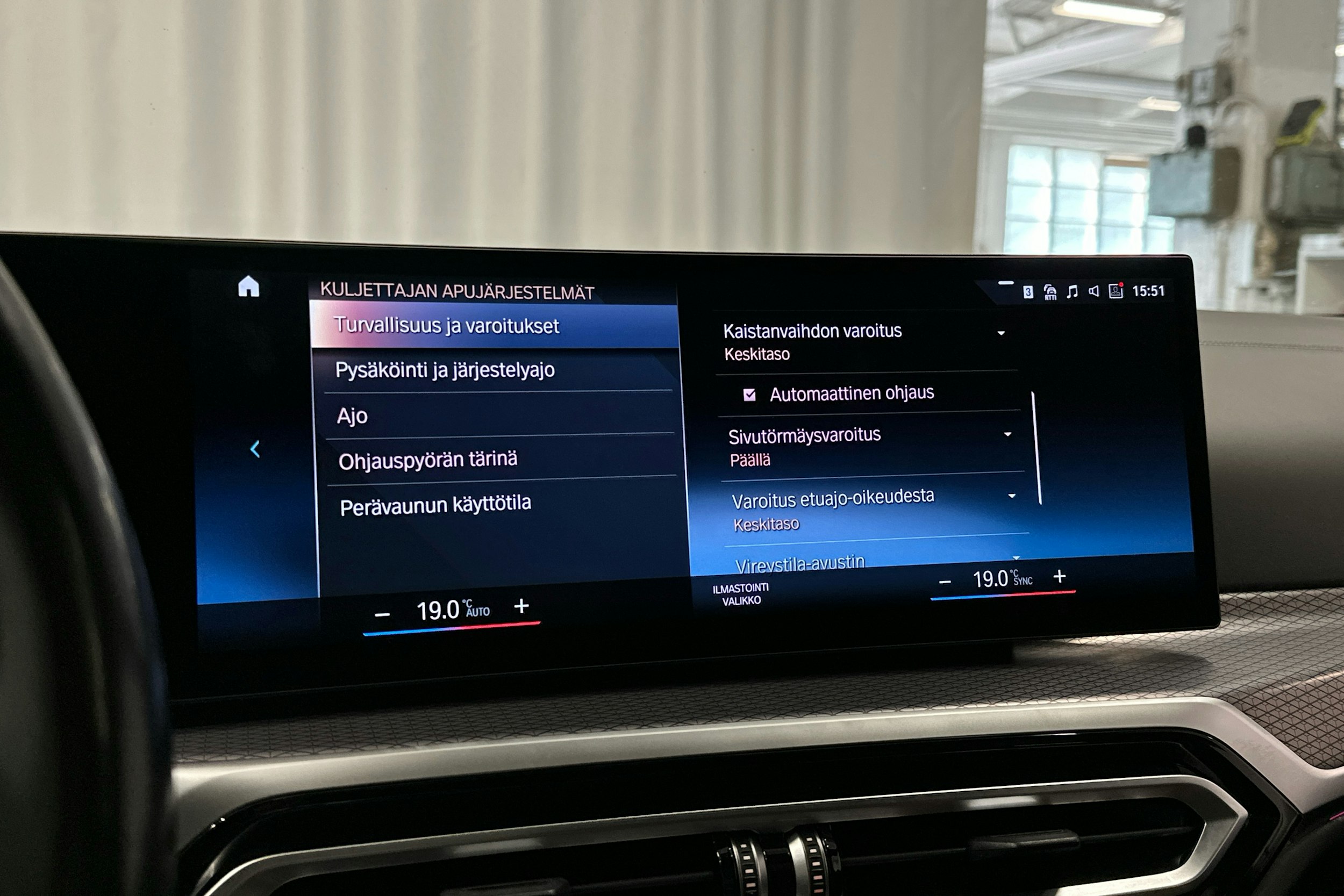 valkoinen BMW i4 M50 2022 kuva 18.