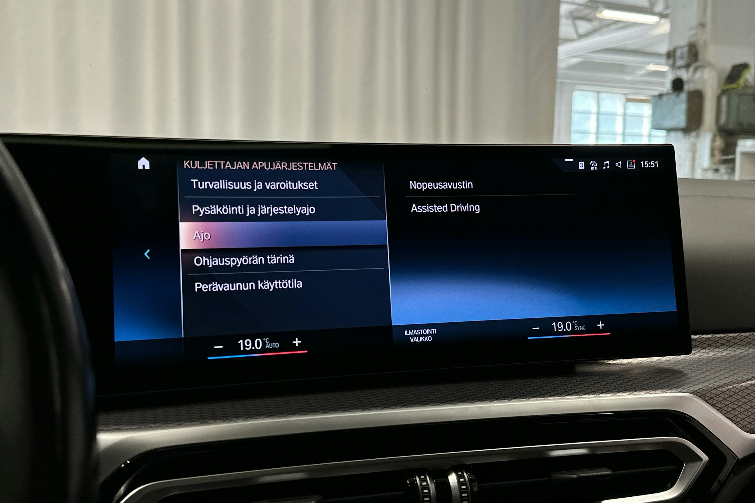 valkoinen BMW i4 M50 2022 kuva 19.
