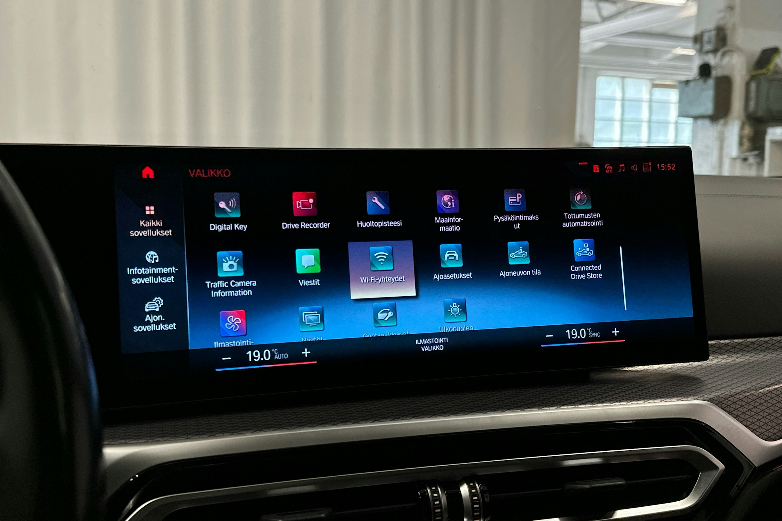 valkoinen BMW i4 M50 2022 kuva 22.